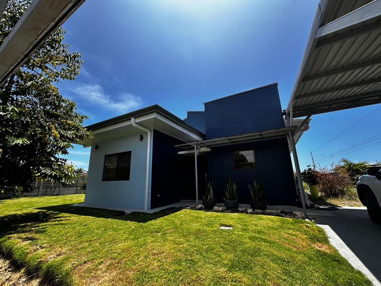  Modern Tropical Home in Parrita